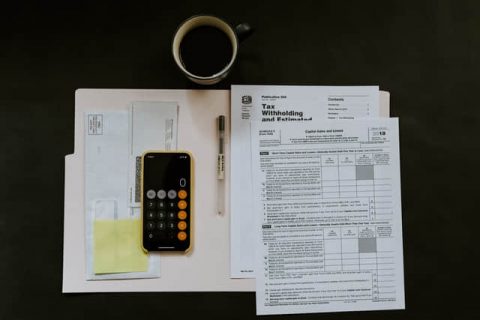 拉薩的企業(yè)，選擇代理記賬和自己請專職會計記賬哪個更劃算？